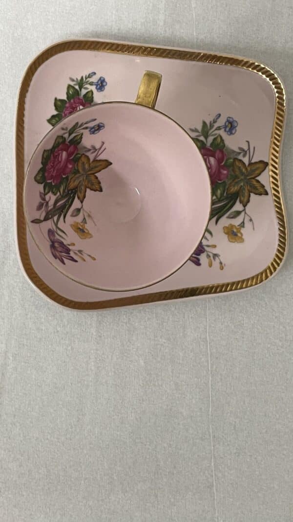 Cup and saucer set - Image 2